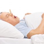 Atemaussetzer belasten vor allem das Herz-Kreislauf-System und verhindern einen erholsamen Schlaf. Bildquelle: © Shutterstock.com
