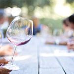 Auch die Briten schätzen geselliges Zusammensein bei einheimischem Wein