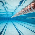 Ab Mai eröffnen die Freibäder wieder und laden zum Schwimmen an der frischen Luft ein. Bildquelle: Shutterstock.com