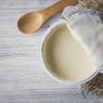 Gehaltvoller Joghurt stärkt mit sienen Nährstoffen das Gehirn. Bildquelle: shutterstock.com