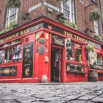 Die traditionellen Pubs sind ebenfalls ein “Must”, wenn man in Irland Urlaub macht. Bildquelle: Pixabay.de