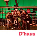 Die Dreigroschenoper. Foto: Sandra Then Lou Strenger, Serkan Kaya, Jonas Friedrich Leonhardi, Konstantin Lindhorst, Sonja Beißwenger, Wolf Danny Homann, Tabea Bettin, Thomas Wittmann, Kilian Land, Cennet Rüya Voß