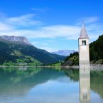 Vinschgau in Südtirol – die im See versunkene Kirche ist eines der Wahrzeichen. Bildquelle: Pixabay.de