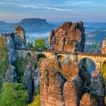 Neben den Wanderungen durch die wunderschöne Natur, begegnen Ihnen aber auch eine Vielzahl von Sehenswürdigkeiten wie z. B. die Basteibrücke. Bildquelle: Pixabay.de