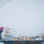 Ein Buffet ist für einen runden Geburtstag die ideale Lösung seine Gäste toll zu bewirten. Bildquelle: © Neonbrand / Unsplash.com