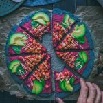 Sich vegan zu ernähren bedeutet natürlich mehr Aufwand, dennoch ist das Angebot an Lebensmitteln inzwischen deutlich vielseitiger geworden. Bildquelle: © Rustic Vegan / Unsplash.com