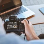 Alte Fotos lassen sich mit einfachsten Programmen mit dem Computer zuhause digitalisieren. Bildquelle: © Jeshoots Com / Unsplash.com