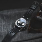 Ob sportlich oder klassisch zeitlos – die richtige Armbanduhr ist immer einer Hingucker. Bildquelle: © Sinabrochar Photo / Unsplash.com