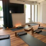 Der im Wohnkomplex eingerichtete Yoga- und Fitnessraum lädt zu gemeinsamen sportlichen Veranstaltungen ein. Bildquelle: © Vivienda