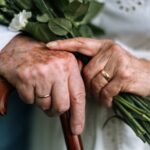 Die Erneuerung des Eheversprechens ist ein wunderschöne Art die Partnerschaft noch einmal zu feiern. Bildquelle: © Getty Images / Unsplash.com