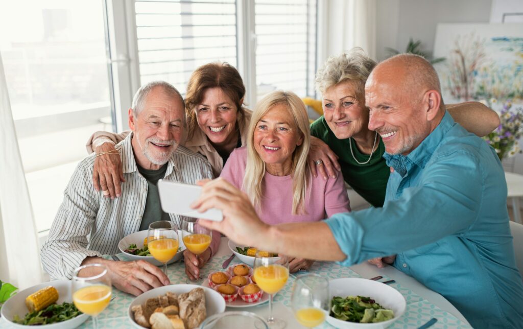 Sich vegan zu ernähren ist inzwischen auch in der Generation 59plus sehr populär. Bildquelle: © Getty Images / Unsplash.com