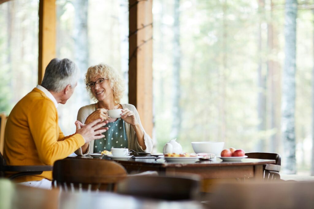 Ob in einem Café oder Restaurant - das bargeldlose Bezahlen mit der Karte oder Apple Pay ist inzwischen ganz normal. Bildquelle: © Getty Images / Unsplash.com