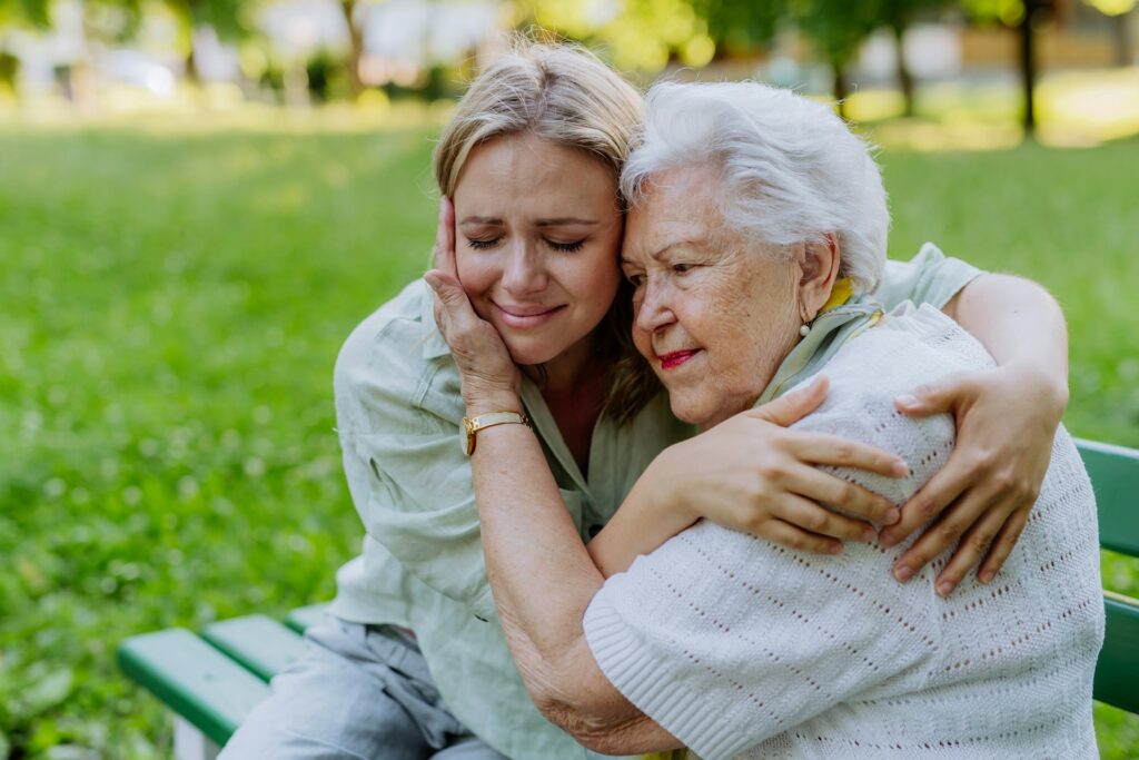 Es ist für jeden Angehörigen eine große Herausforderung den gelibten Menschen in der Demenz zu begleiten. Bildquelle: © Getty Images / Unsplash.com