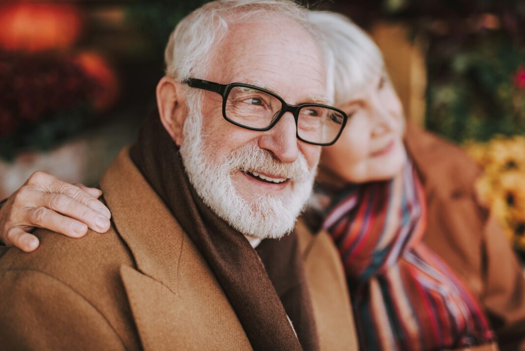 Zu einem guten Sehvermögen gehört nicht nur die Brille, sondern auch das richtige Licht. Bildquelle: © Getty Images / Unsplash.com